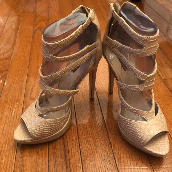 2 for $15 Nude heels - Picture 1 of 4
